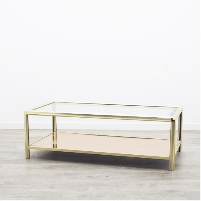 Mesa de centro metálica dorada y cristal transparente y revistero