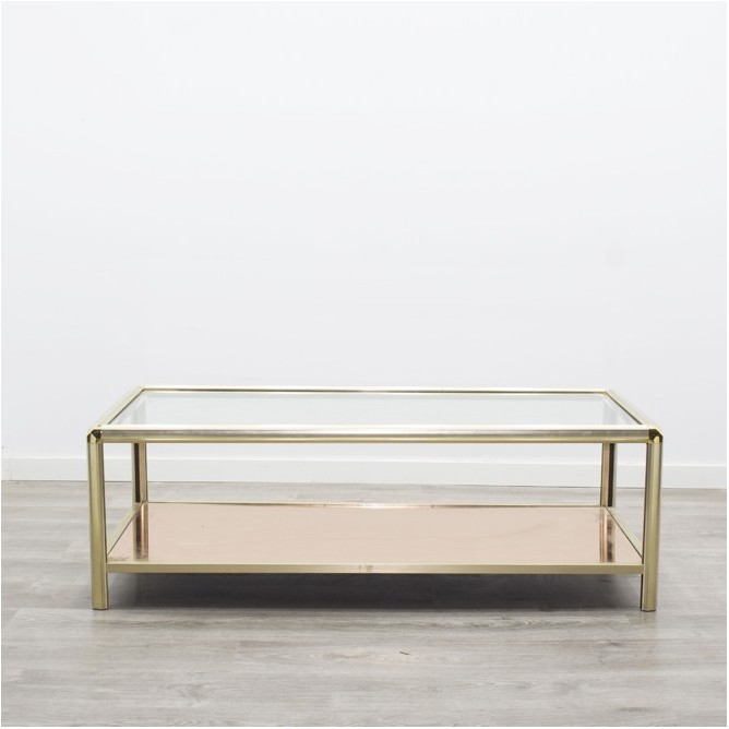Mesa de centro metálica dorada y cristal transparente y revistero