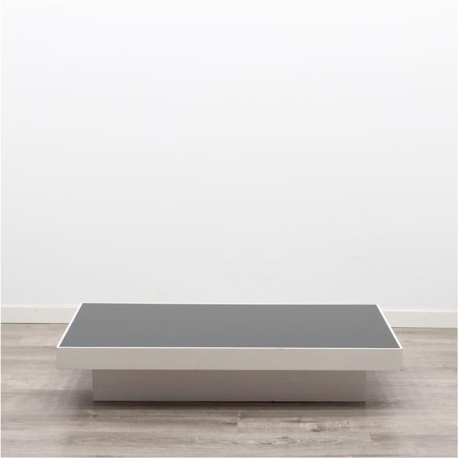 Mesa de centro blanca y cristal negro