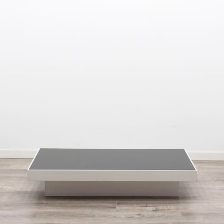Mesa de centro blanca y cristal negro