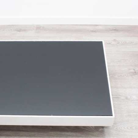 Mesa de centro blanca y cristal negro