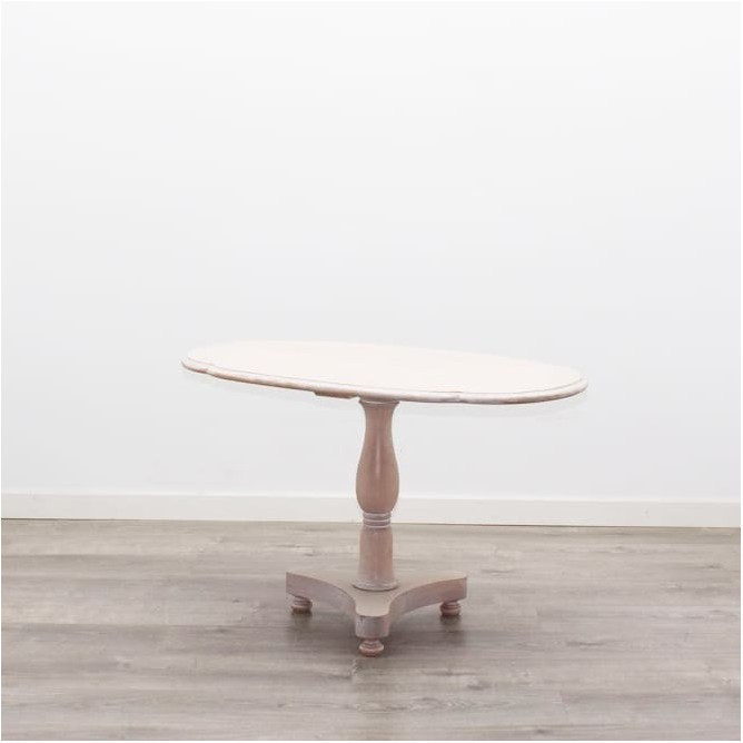 Mesa de centro ovalada en decapé
