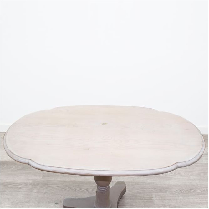 Mesa de centro ovalada en decapé