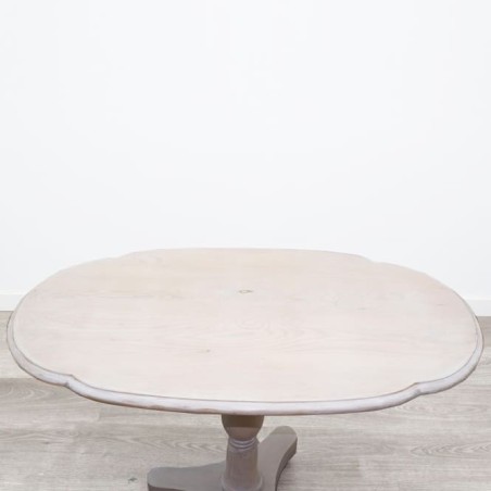 Mesa de centro ovalada en decapé