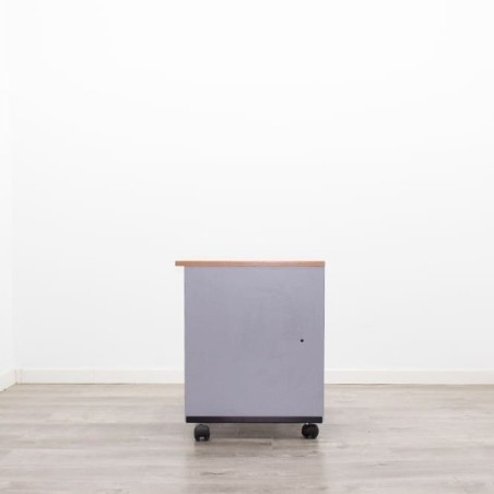 Mesa auxiliar con ruedas y balda en gris o negra