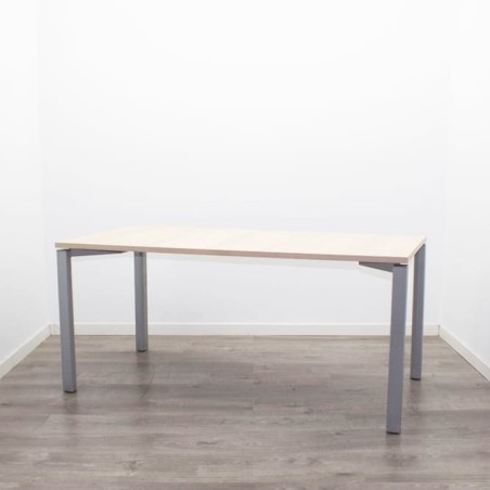 Mesa operativa color a elegir y estructura gris de 160cm