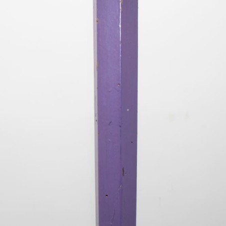 Perchero de madera morada de pie con 6 colgadores