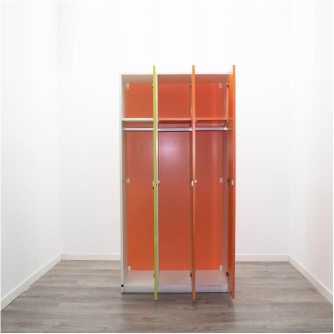 Taquilla de 3 cuerpos con puertas verde y naranjas de 90cm