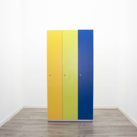Taquilla de 3 cuerpos con puertas azul, verde y amarillo de 90cm