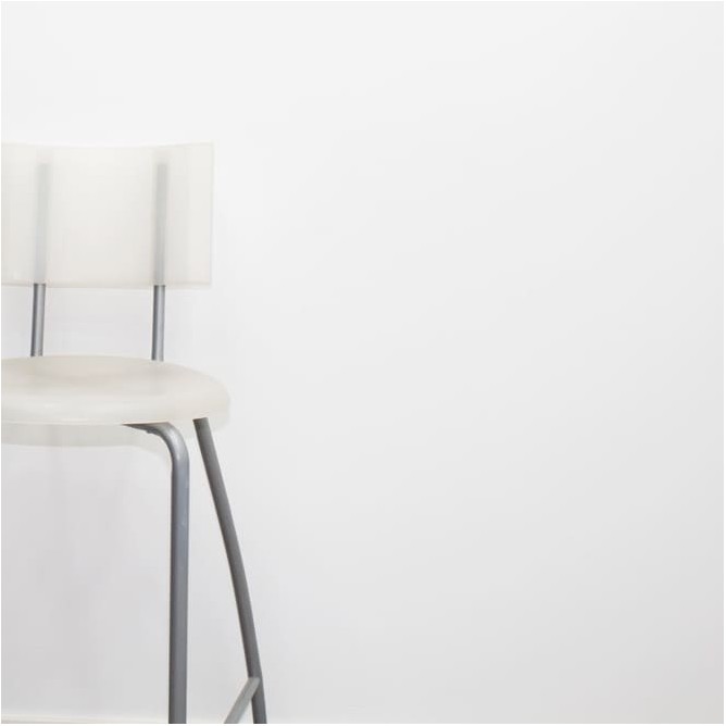 Taburete fijo de PVC blanco y respaldo