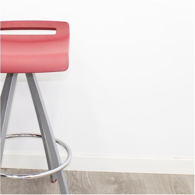 Taburete con base gris (varios colores)