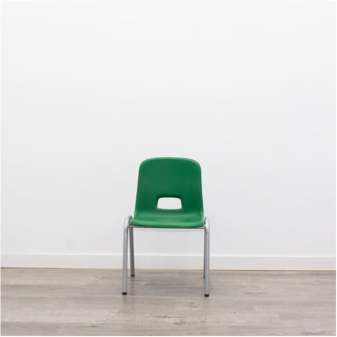 Silla escolar en polipropileno verde
