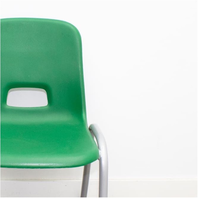 Silla escolar en polipropileno verde