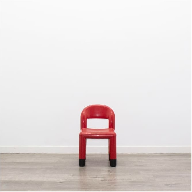 Silla escolar en polipropileno rojo