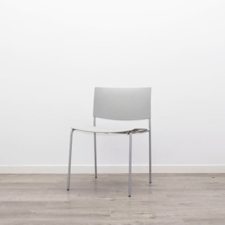 Silla colectividad con asiento y respaldo en PVC gris 2