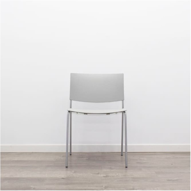 Silla colectividad con asiento y respaldo en PVC gris