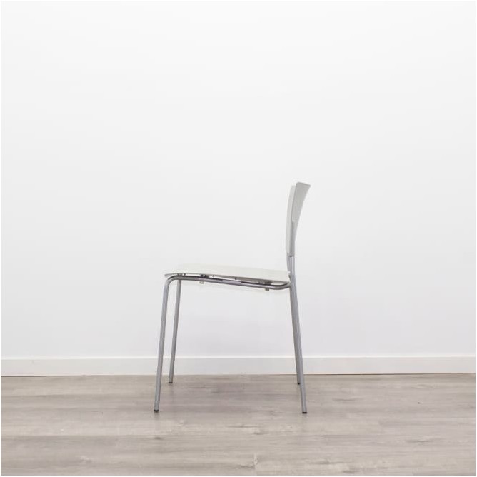 Silla colectividad con asiento y respaldo en PVC gris