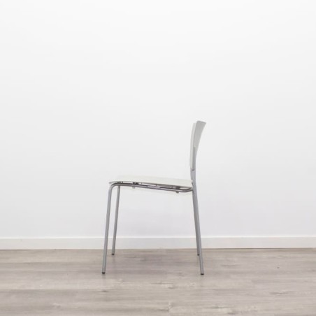 Silla colectividad con asiento y respaldo en PVC gris