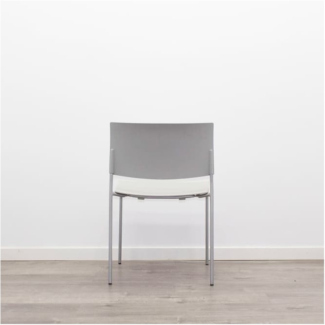 Silla colectividad con asiento y respaldo en PVC gris