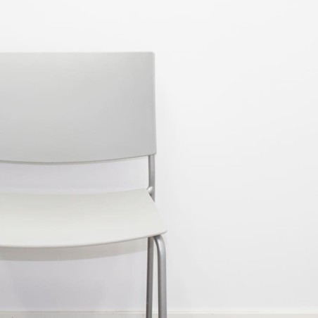 Silla colectividad con asiento y respaldo en PVC gris