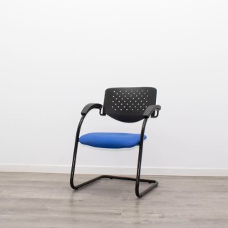 Silla confidente con base patín o negra y respaldo medio en PVC 2
