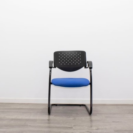 Silla confidente con base patín o negra y respaldo medio en PVC