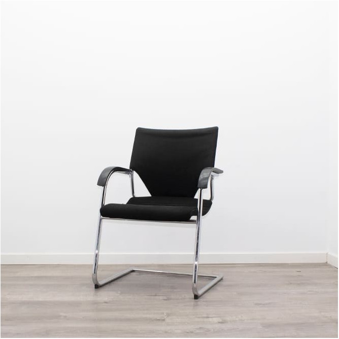 Silla confidente con base patín tapizado negro