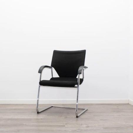 Silla confidente con base patín tapizado negro