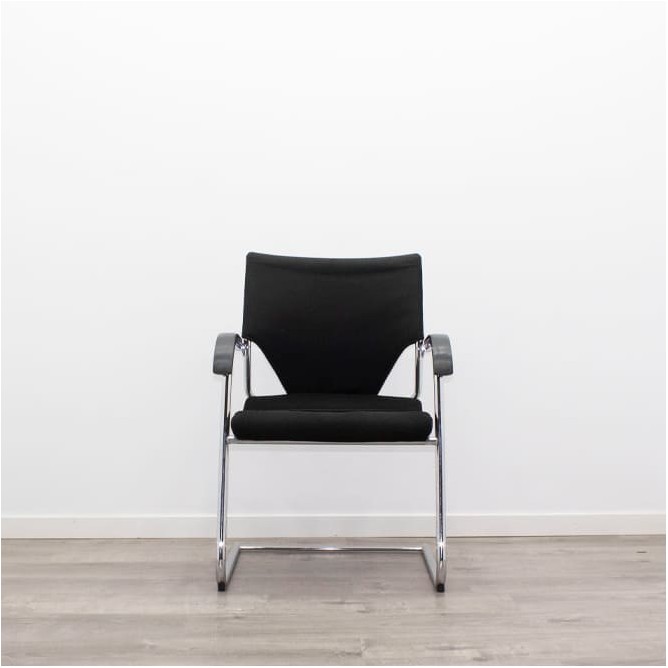 Silla confidente con base patín tapizado negro