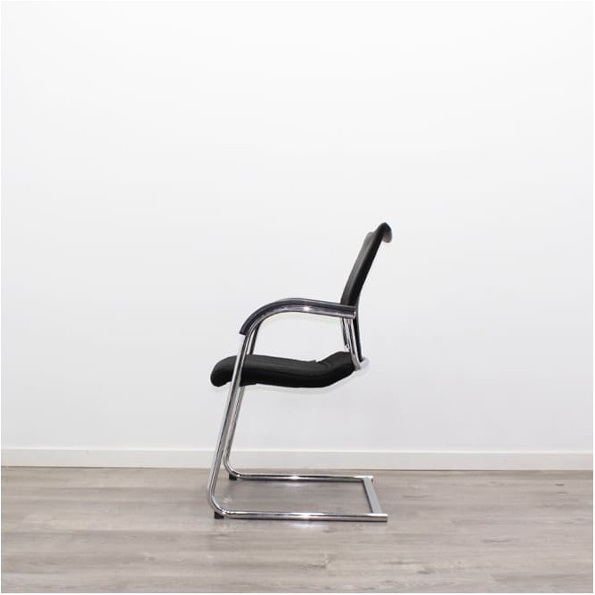 Silla confidente con base patín tapizado negro
