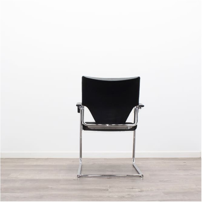 Silla confidente con base patín tapizado negro