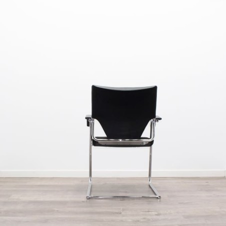 Silla confidente con base patín tapizado negro