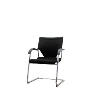 Silla confidente con base patín tapizado negro