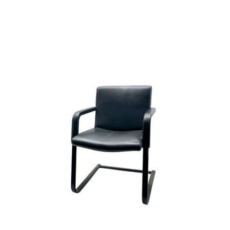 silla confidente en napel negro y base patín