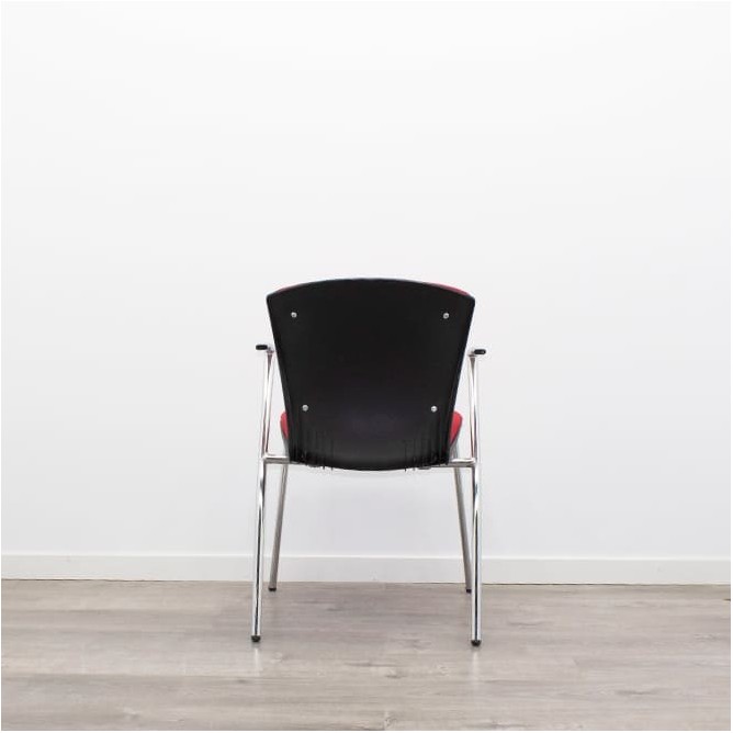 Silla confidente tapizada en rojo de 4 patas