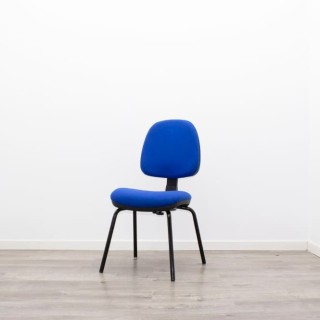 Silla colectividad con asiento y respaldo tapizado azul 2