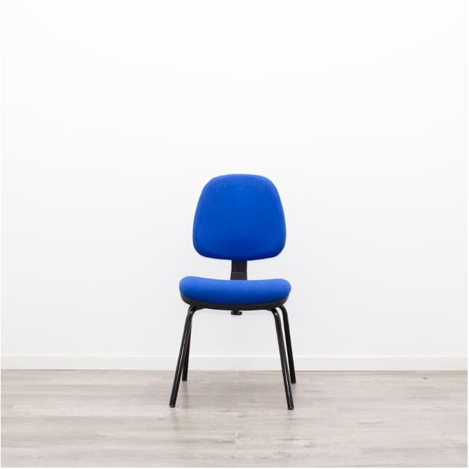 Silla colectividad con asiento y respaldo tapizado azul