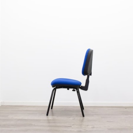 Silla colectividad con asiento y respaldo tapizado azul