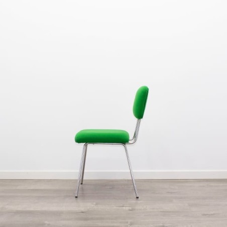 Silla confidente en tela verde base 4 patas grises