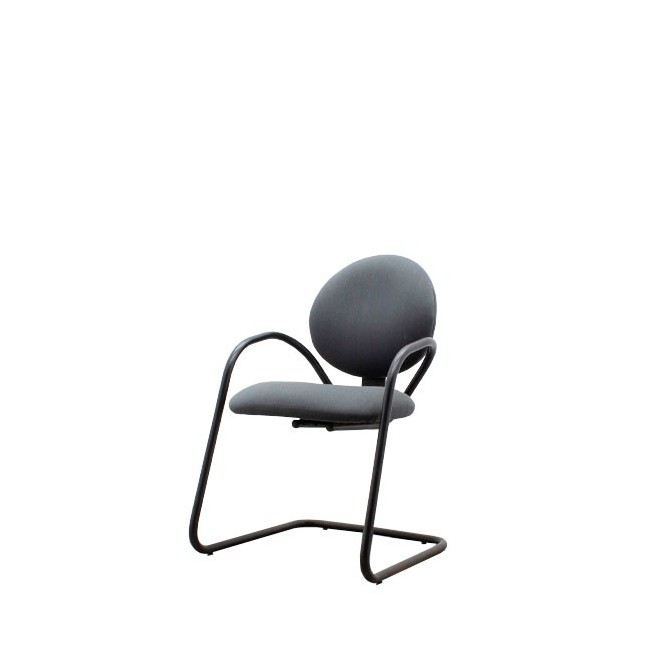 Silla confidente en tela gris con base patín negra