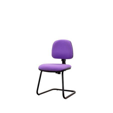 Silla confidente en tela morada base patín negra