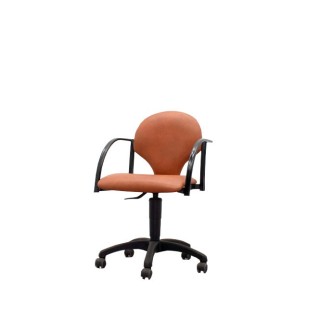 Silla confidente giratoria con ruedas en napel marrón