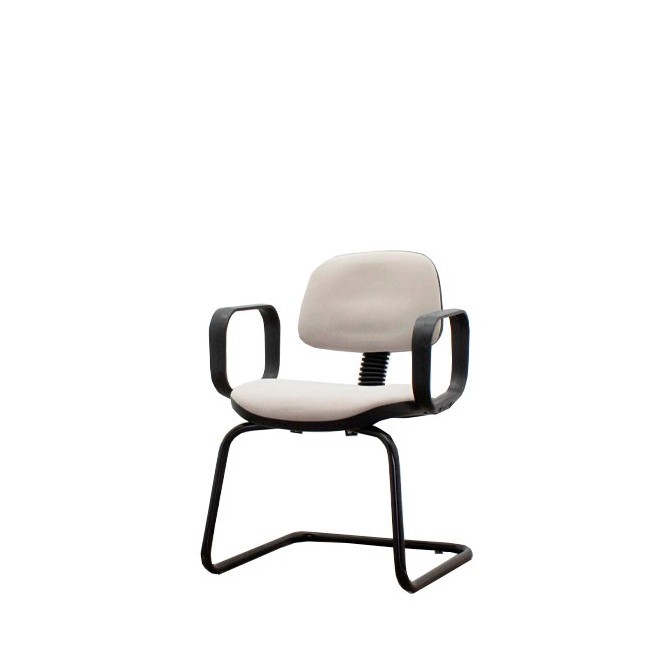 Silla confidente en tela gris claro con base patín negra