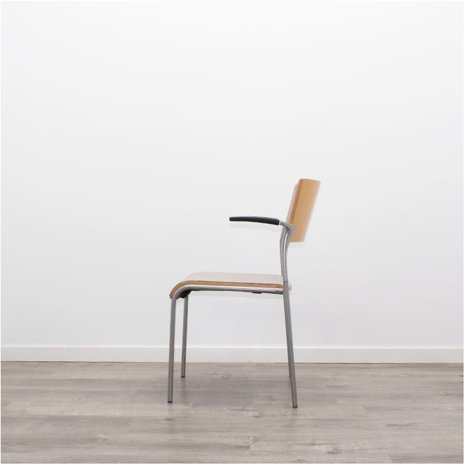 Silla confidente de madera y tapizado gris claro