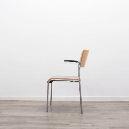 Silla confidente de madera y tapizado gris claro