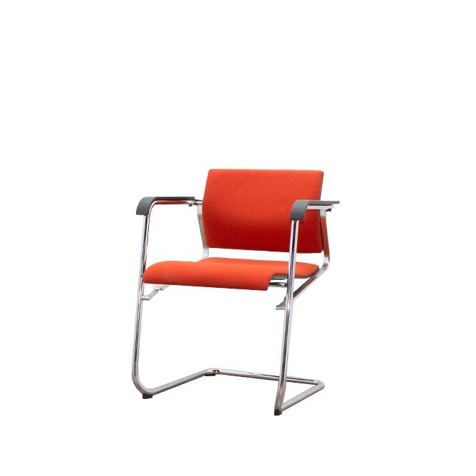 Silla confidente tapizada en rojo y base patín cromada