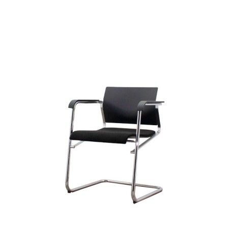 Silla confidente tapizada en negro y respaldo en PVC