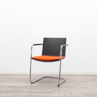 Silla confidente de madera asiento tapizado naranja 2