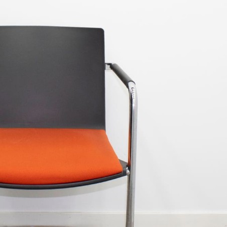 Silla confidente de madera asiento tapizado naranja