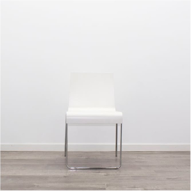Silla confidente de madera blanca sin brazos